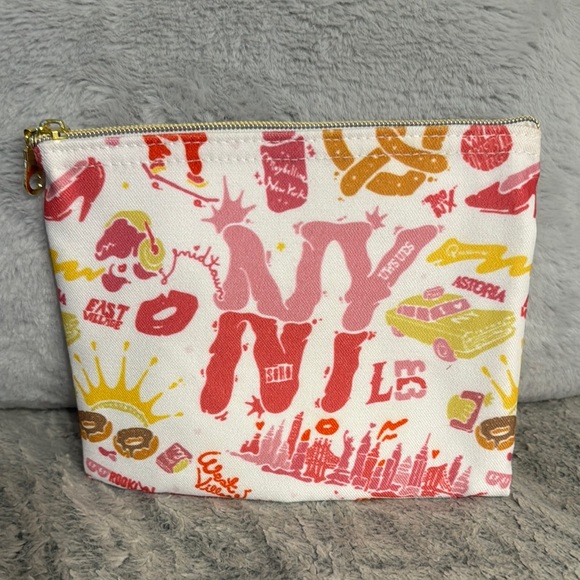 Maybelline Graphic Cosmetic Bag - Picture 1 of 4